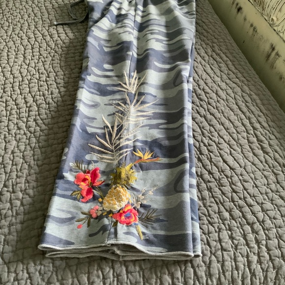 NWOT, Johnny Was embroidered floral capri pants in camo style pattern.  Medium - Picture 5 of 5